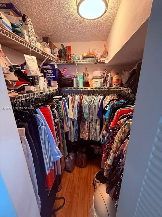For Sale: $183,000 (2 beds, 2 baths, 1025 Square Feet)