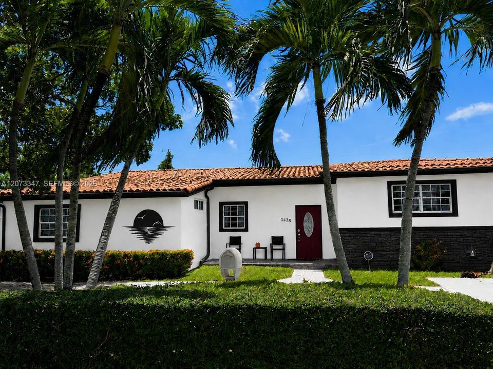 For Rent: $6,500 (6 beds, 4 baths, 2763 Square Feet)
