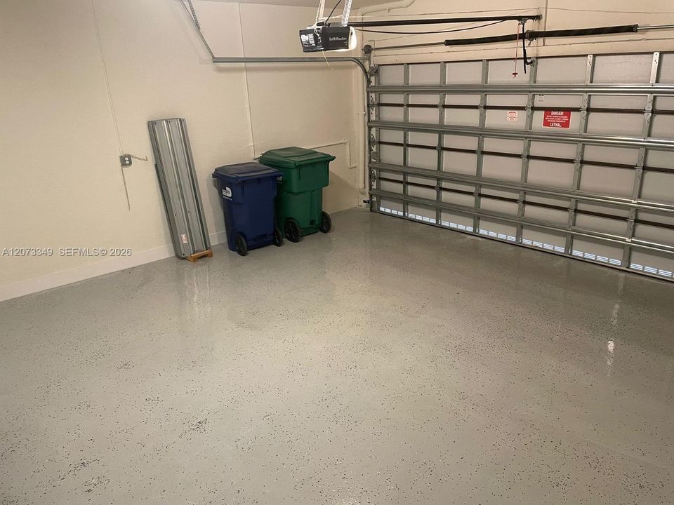 For Rent: $4,500 (3 beds, 2 baths, 1910 Square Feet)