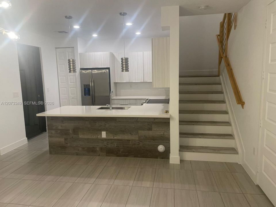 For Rent: $4,500 (3 beds, 2 baths, 1910 Square Feet)