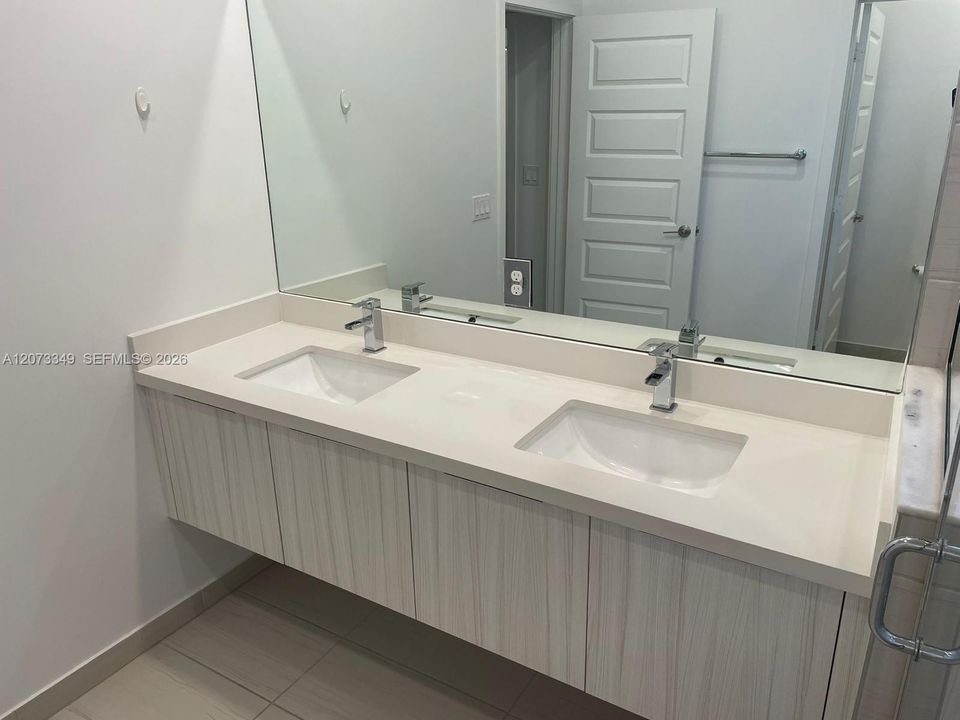 For Rent: $4,500 (3 beds, 2 baths, 1910 Square Feet)