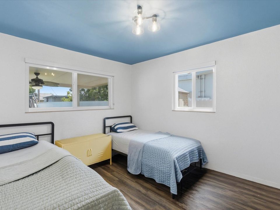 40-Bedroom