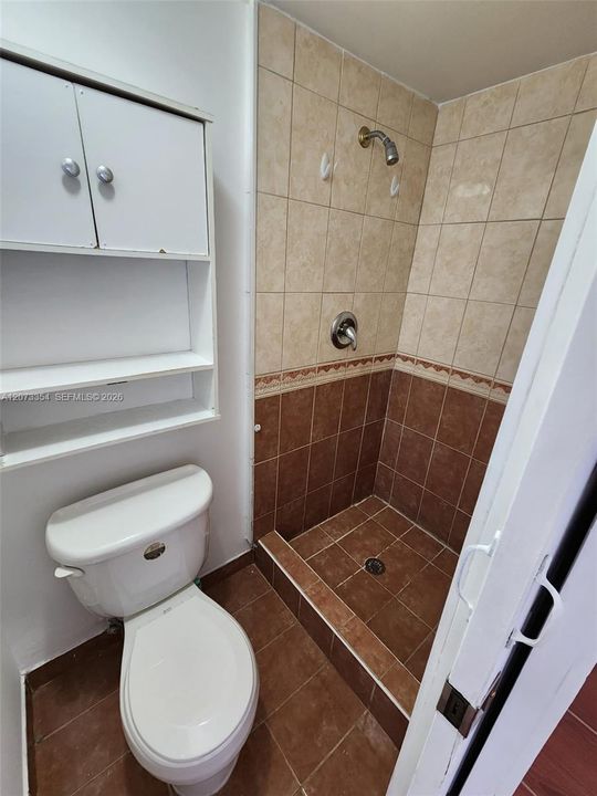 For Rent: $2,500 (3 beds, 2 baths, 972 Square Feet)