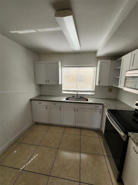 For Rent: $2,500 (3 beds, 2 baths, 972 Square Feet)