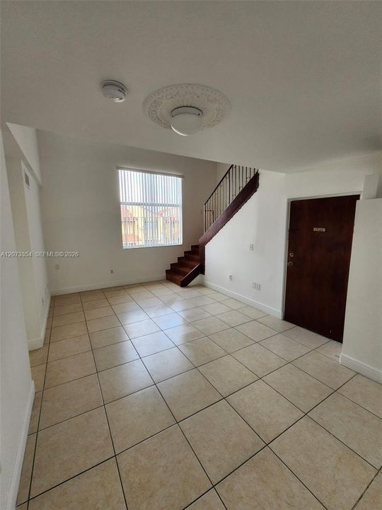 For Rent: $2,500 (3 beds, 2 baths, 972 Square Feet)