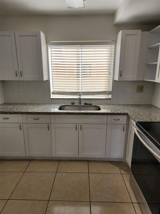 For Rent: $2,500 (3 beds, 2 baths, 972 Square Feet)