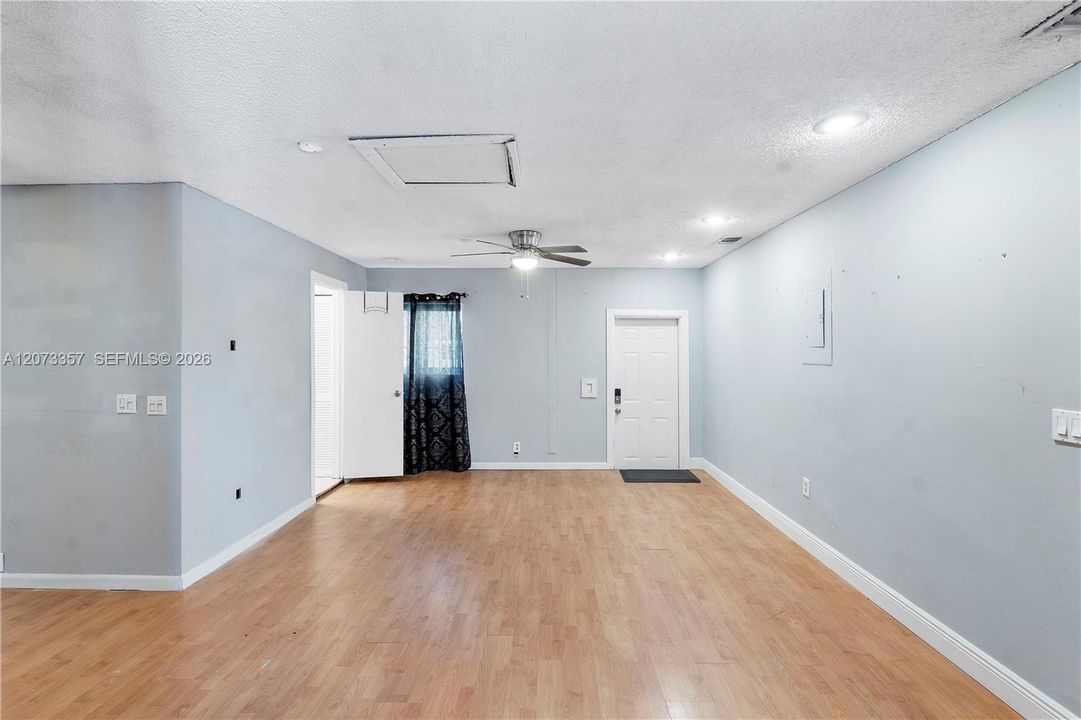 For Sale: $550,000 (3 beds, 3 baths, 2150 Square Feet)