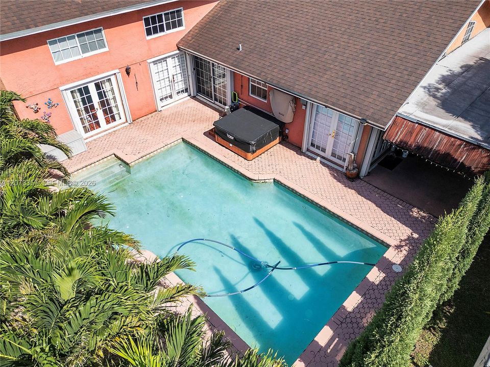 For Sale: $550,000 (3 beds, 3 baths, 2150 Square Feet)
