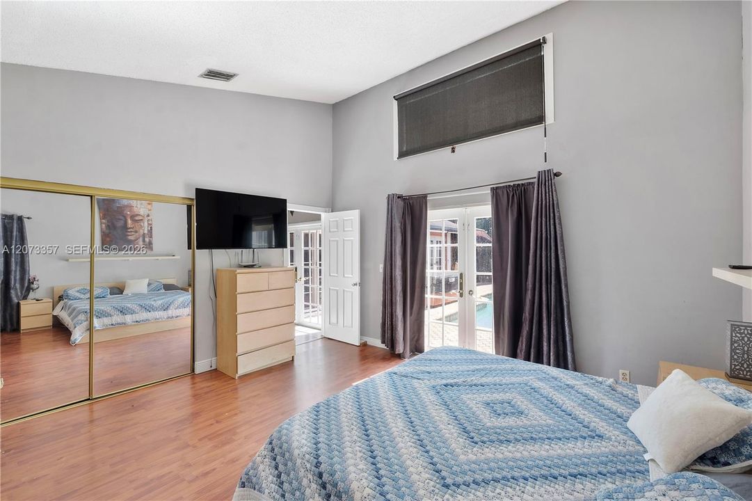 For Sale: $550,000 (3 beds, 3 baths, 2150 Square Feet)