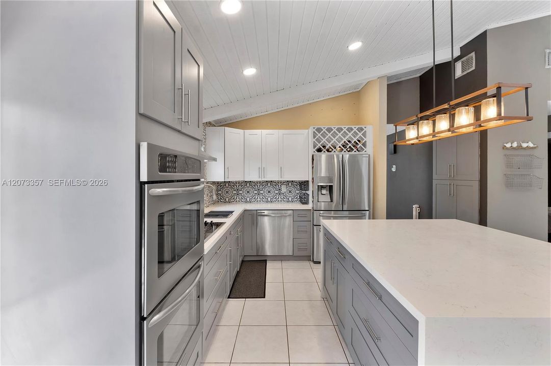 For Sale: $550,000 (3 beds, 3 baths, 2150 Square Feet)