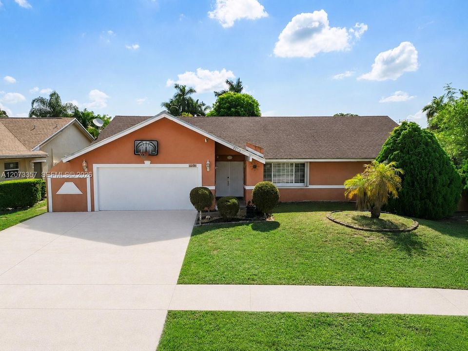 For Sale: $550,000 (3 beds, 3 baths, 2150 Square Feet)