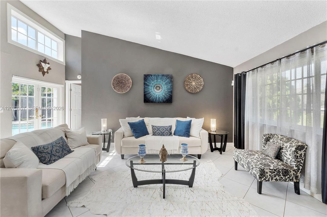 For Sale: $550,000 (3 beds, 3 baths, 2150 Square Feet)