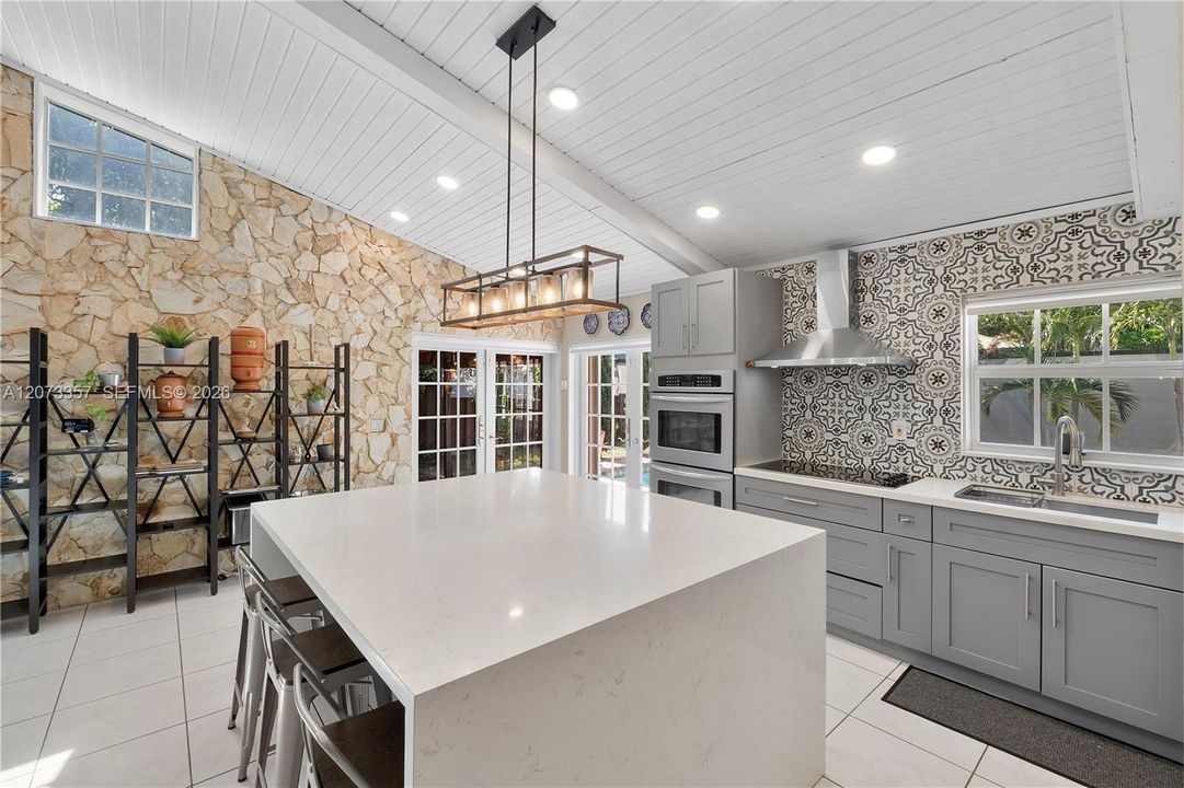 For Sale: $550,000 (3 beds, 3 baths, 2150 Square Feet)