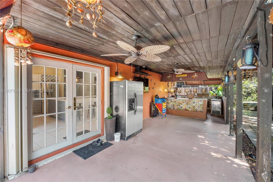 For Sale: $550,000 (3 beds, 3 baths, 2150 Square Feet)