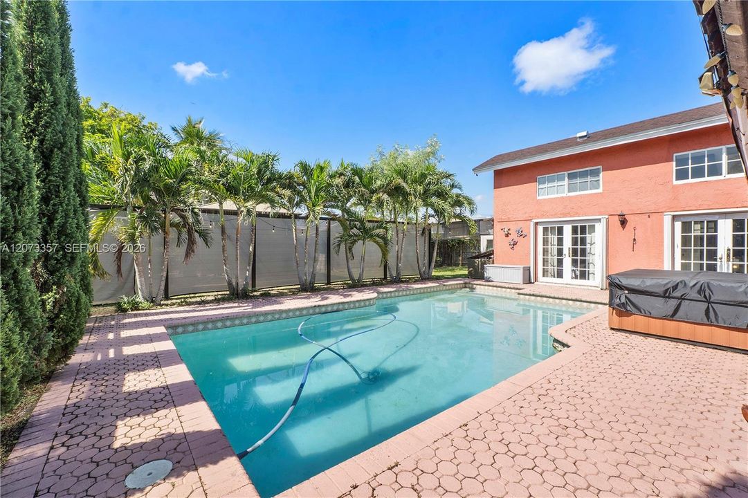 For Sale: $550,000 (3 beds, 3 baths, 2150 Square Feet)