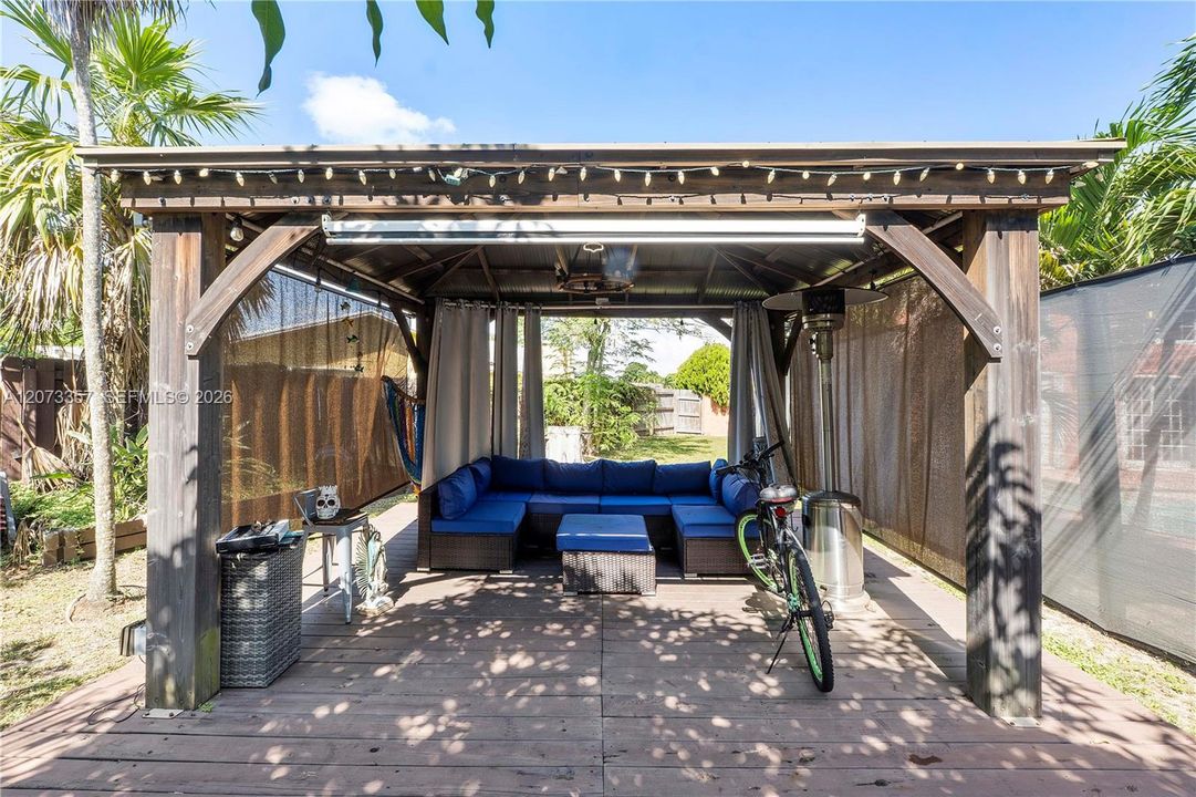For Sale: $550,000 (3 beds, 3 baths, 2150 Square Feet)