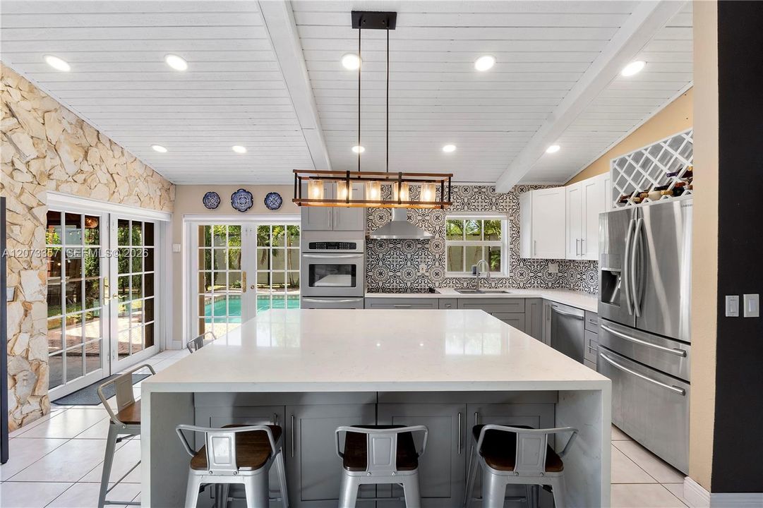 For Sale: $550,000 (3 beds, 3 baths, 2150 Square Feet)