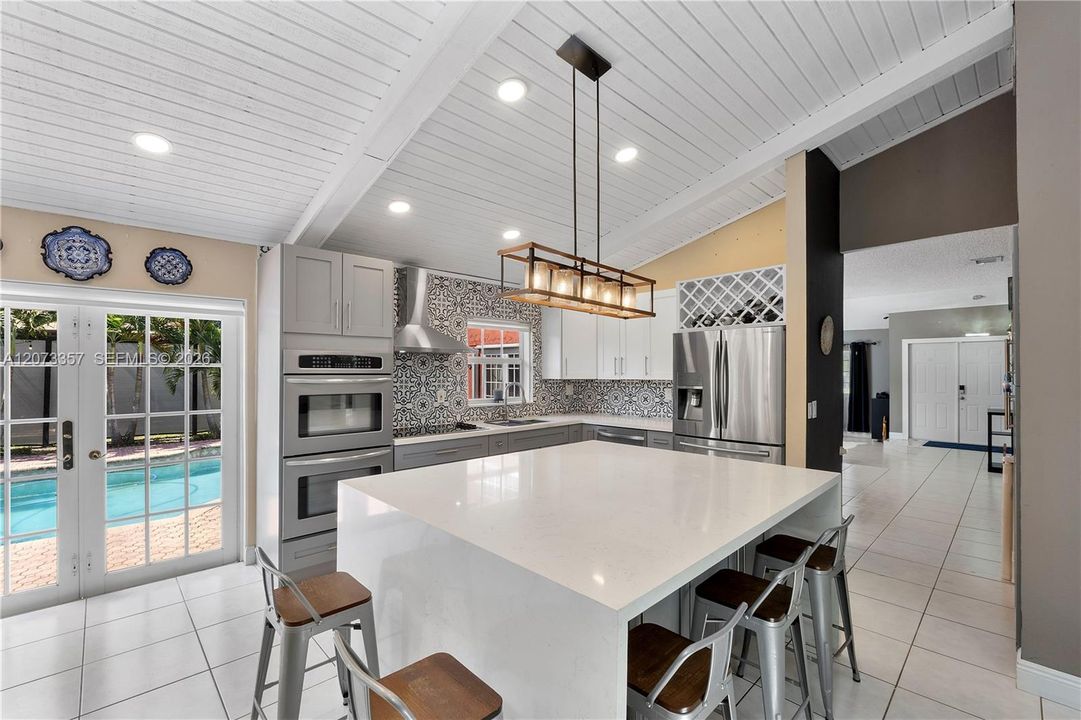 For Sale: $550,000 (3 beds, 3 baths, 2150 Square Feet)