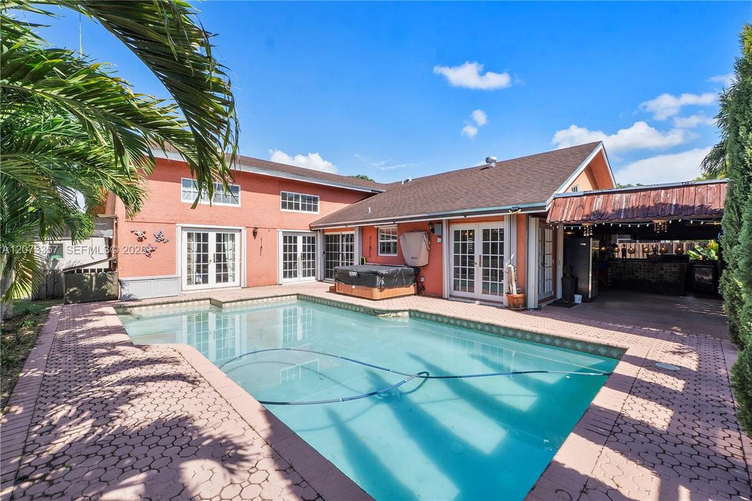 For Sale: $550,000 (3 beds, 3 baths, 2150 Square Feet)
