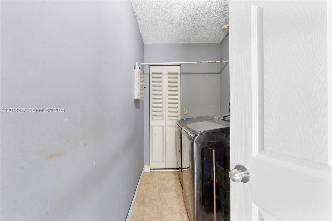 For Sale: $550,000 (3 beds, 3 baths, 2150 Square Feet)
