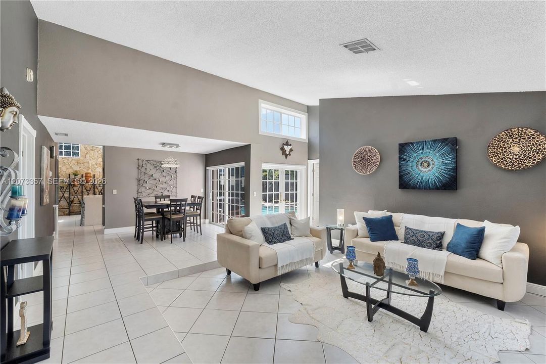 For Sale: $550,000 (3 beds, 3 baths, 2150 Square Feet)
