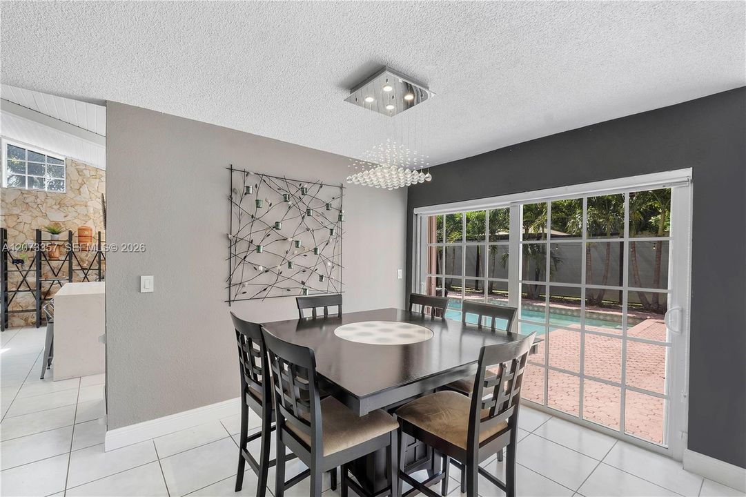 For Sale: $550,000 (3 beds, 3 baths, 2150 Square Feet)