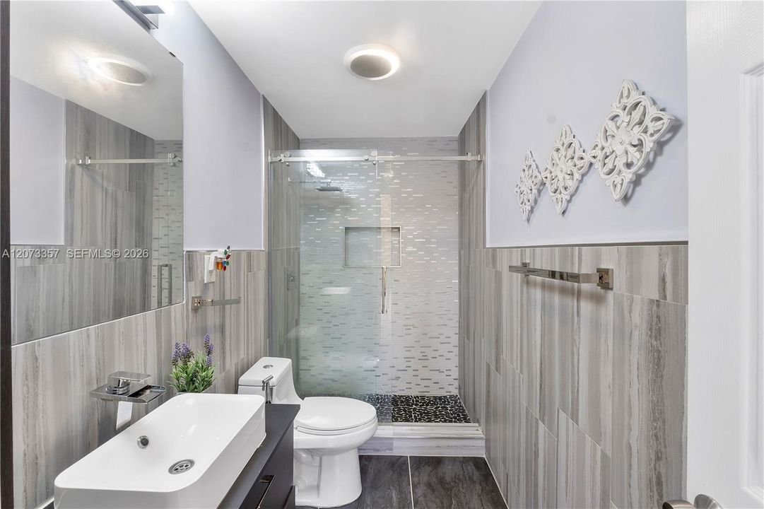 For Sale: $550,000 (3 beds, 3 baths, 2150 Square Feet)