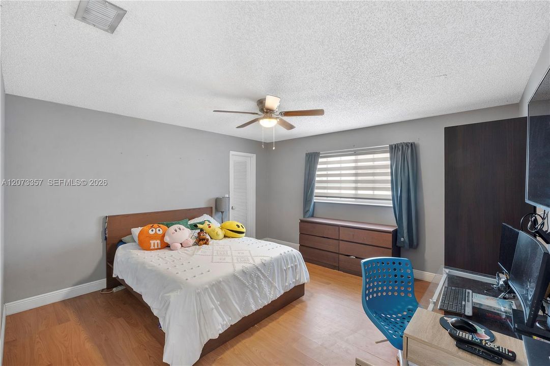 For Sale: $550,000 (3 beds, 3 baths, 2150 Square Feet)