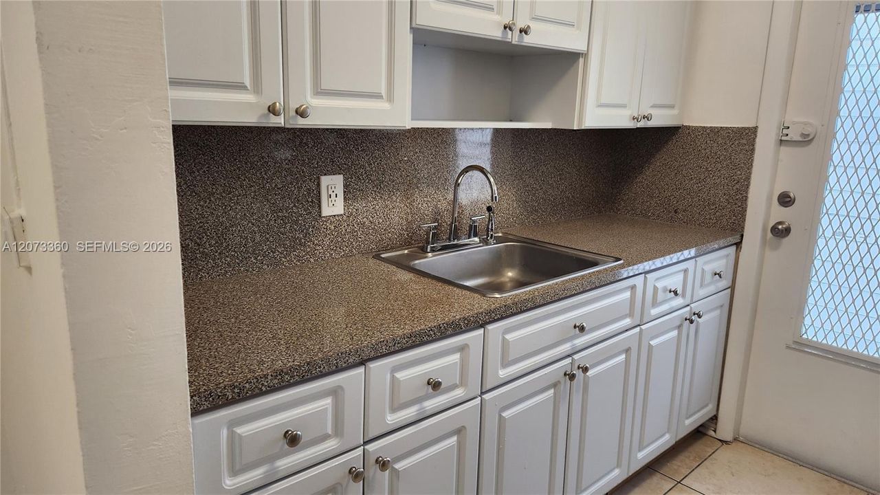 En Venta: $176,000 (1 camas, 1 baños, 700 Pies cuadrados)