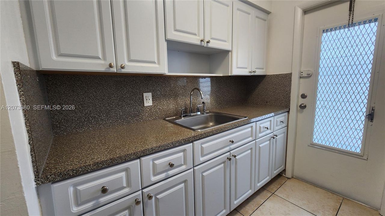 En Venta: $176,000 (1 camas, 1 baños, 700 Pies cuadrados)