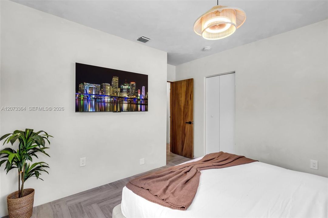 For Sale: $1,050,000 (4 beds, 3 baths, 1394 Square Feet)