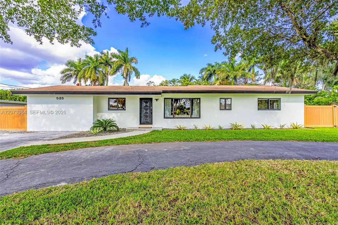 For Sale: $1,050,000 (4 beds, 3 baths, 1394 Square Feet)