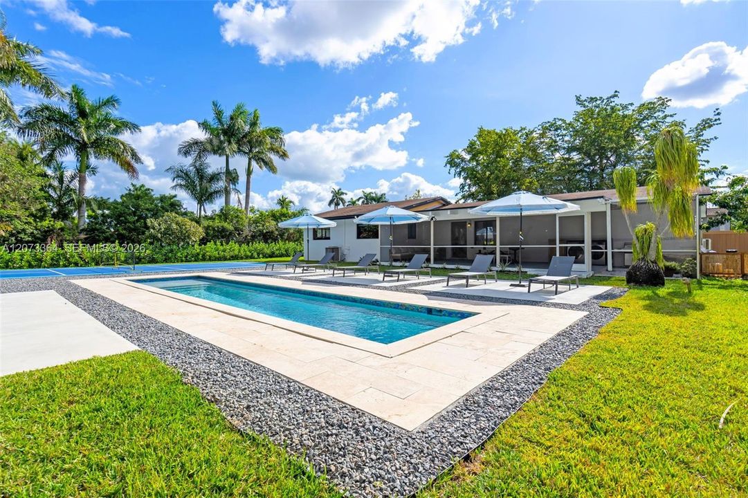 For Sale: $1,050,000 (4 beds, 3 baths, 1394 Square Feet)
