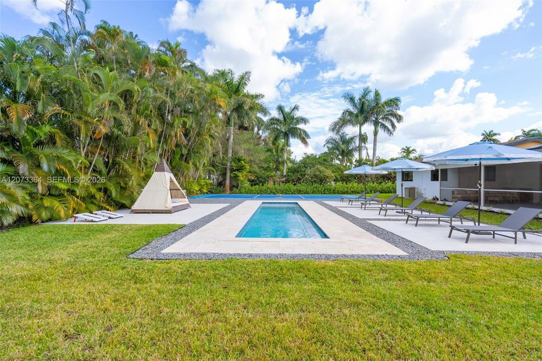 For Sale: $1,050,000 (4 beds, 3 baths, 1394 Square Feet)