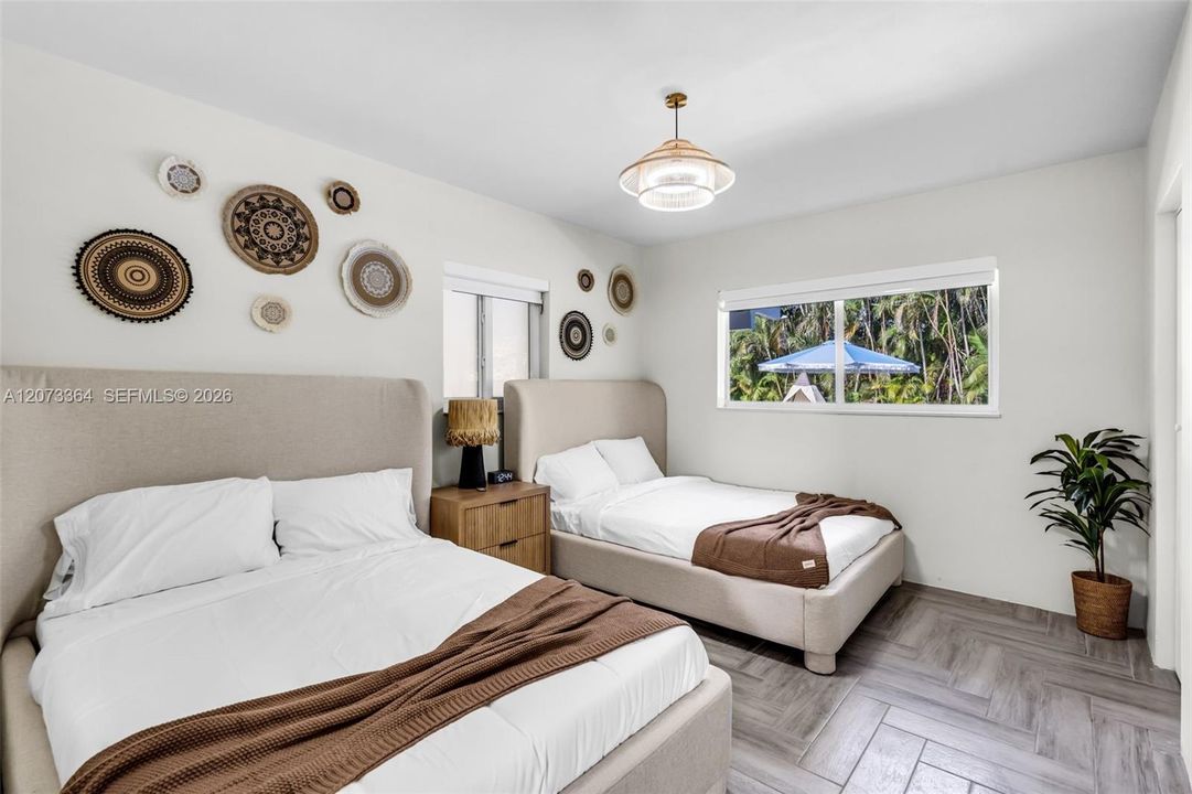 For Sale: $1,050,000 (4 beds, 3 baths, 1394 Square Feet)