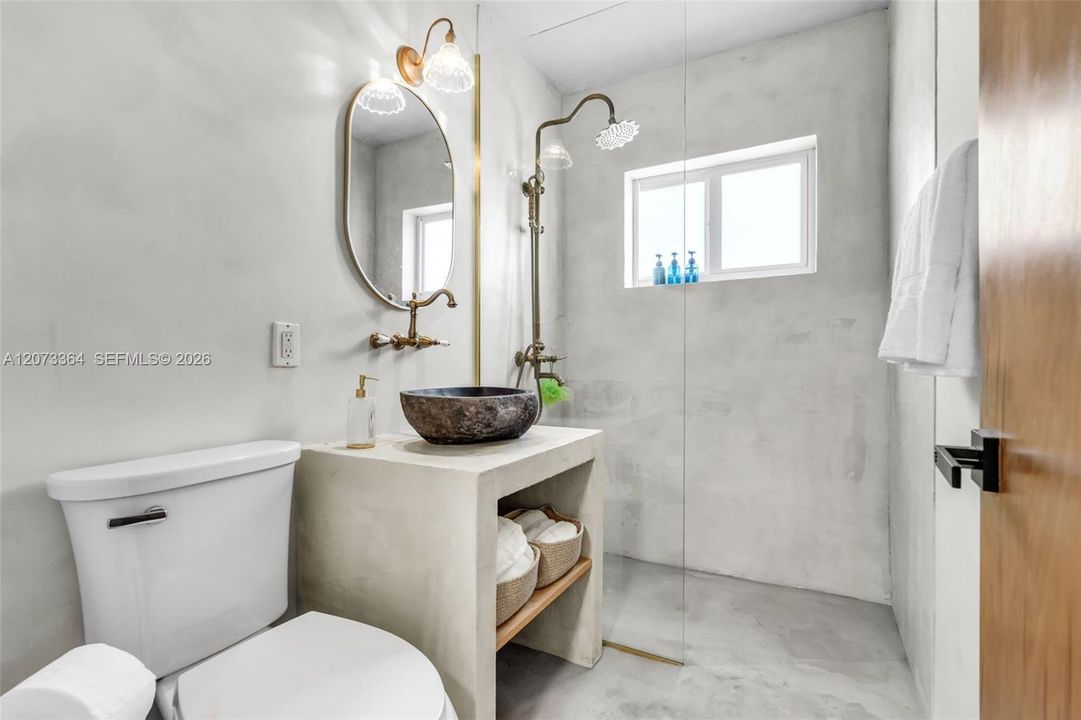 For Sale: $1,050,000 (4 beds, 3 baths, 1394 Square Feet)