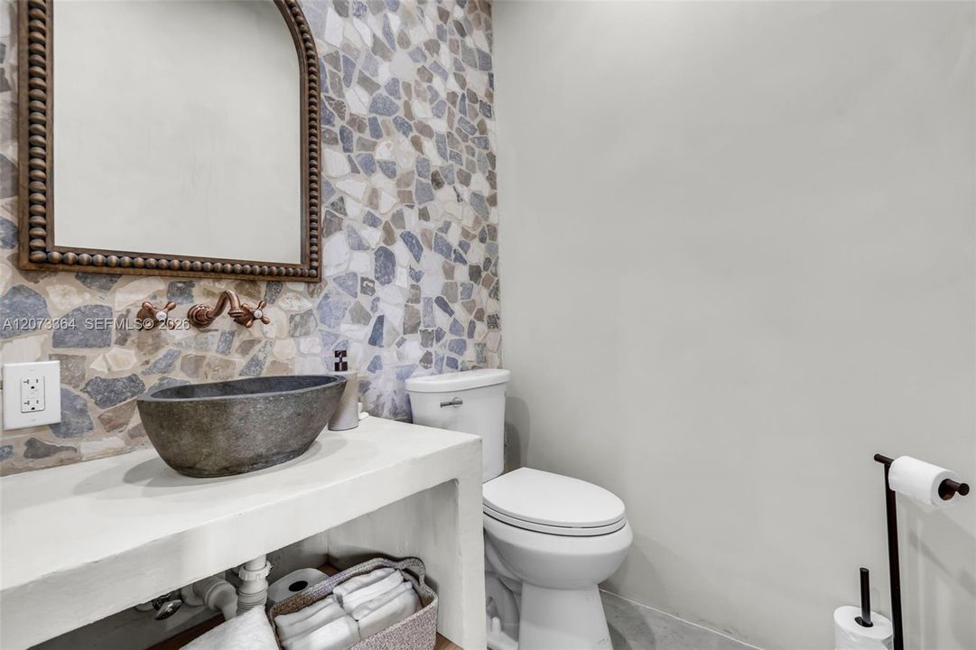 For Sale: $1,050,000 (4 beds, 3 baths, 1394 Square Feet)