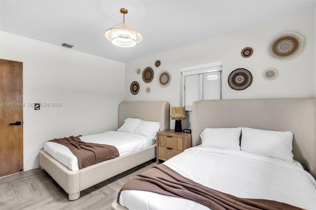 For Sale: $1,050,000 (4 beds, 3 baths, 1394 Square Feet)