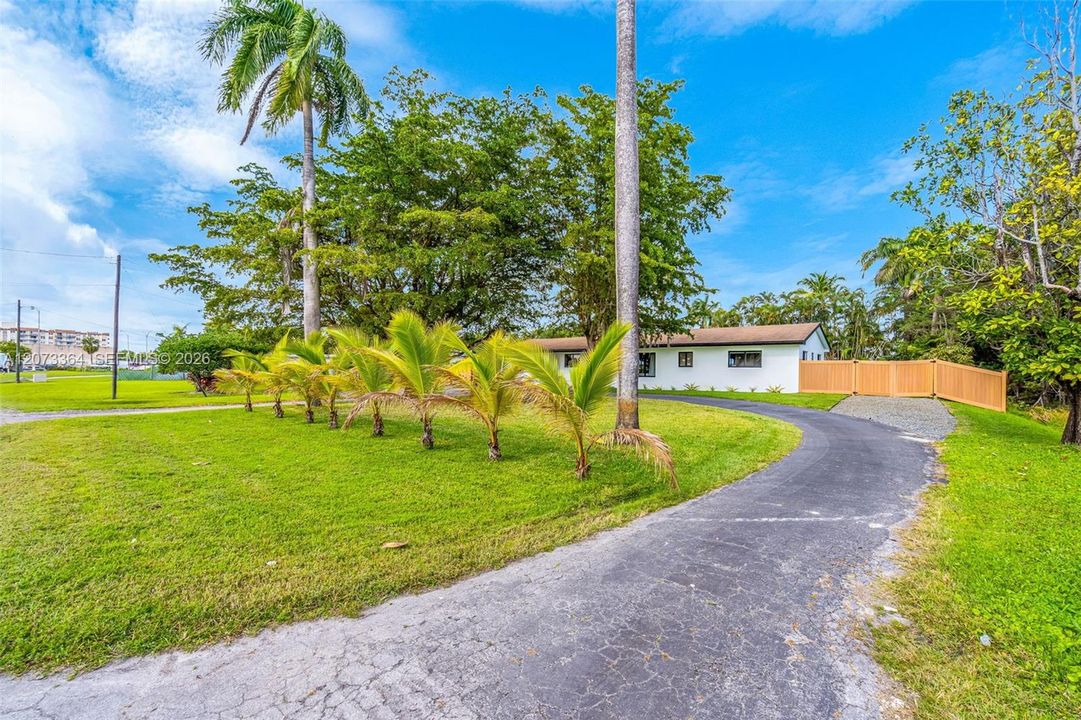 For Sale: $1,050,000 (4 beds, 3 baths, 1394 Square Feet)