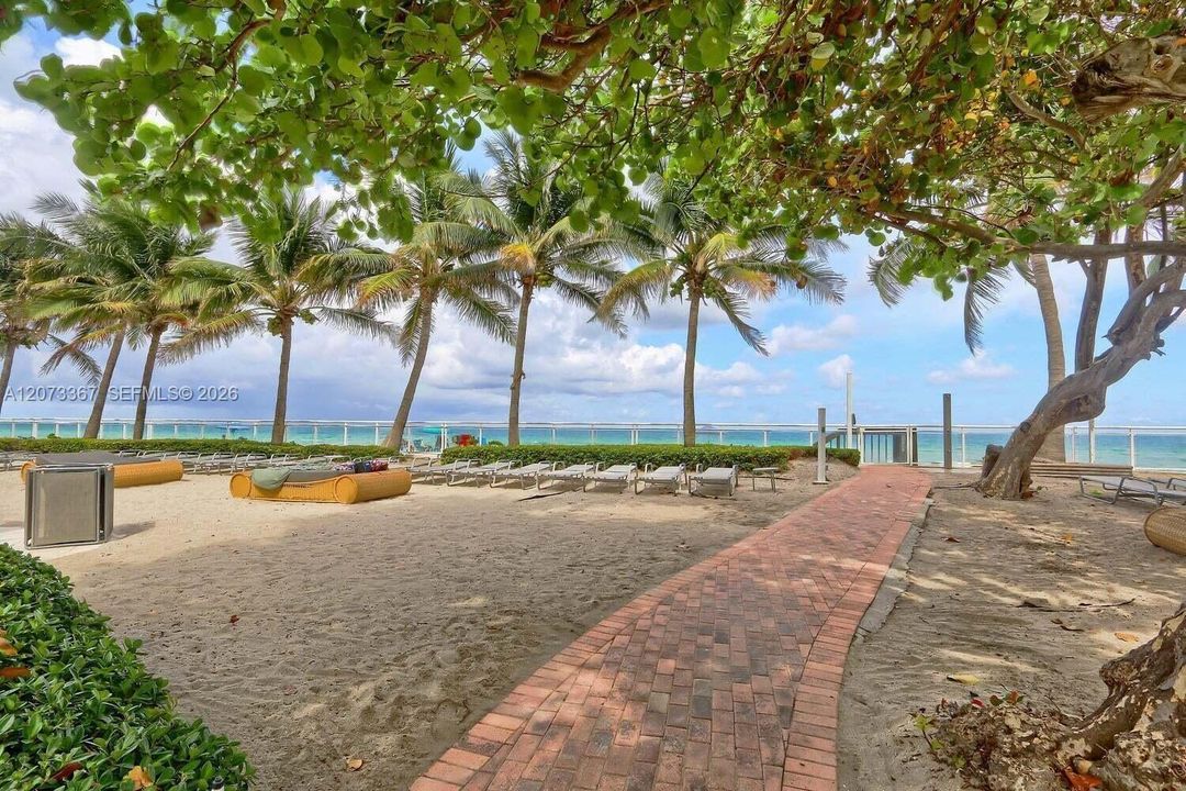 En Venta: $349,000 (1 camas, 1 baños, 883 Pies cuadrados)