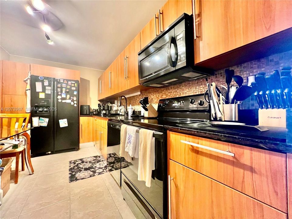 En Venta: $349,000 (1 camas, 1 baños, 883 Pies cuadrados)