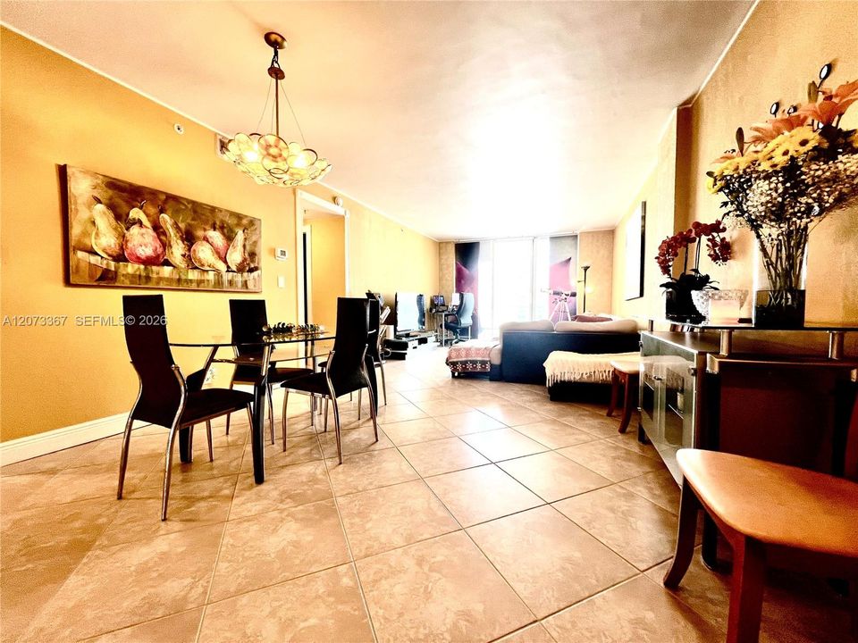 En Venta: $349,000 (1 camas, 1 baños, 883 Pies cuadrados)