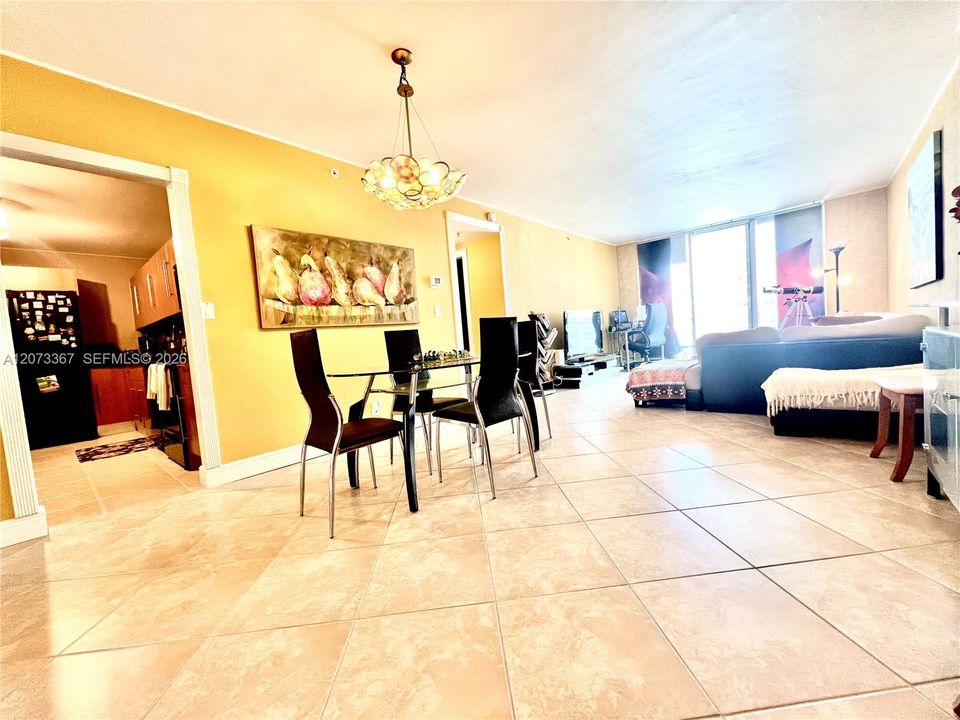 En Venta: $349,000 (1 camas, 1 baños, 883 Pies cuadrados)