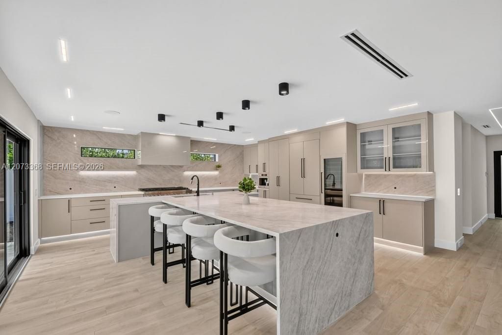 En Venta: $1,747,800 (3 camas, 3 baños, 2099 Pies cuadrados)