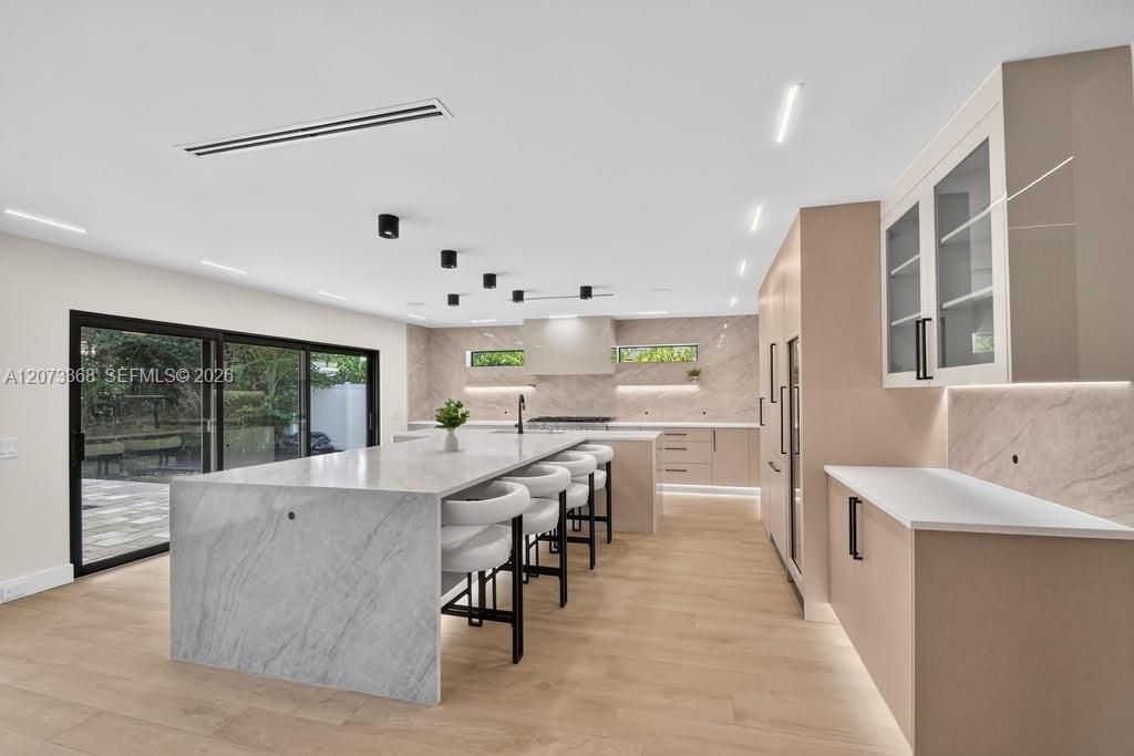 En Venta: $1,747,800 (3 camas, 3 baños, 2099 Pies cuadrados)