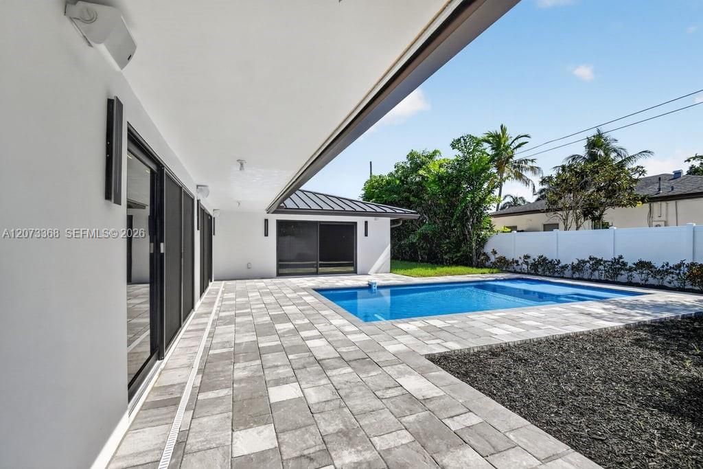 En Venta: $1,747,800 (3 camas, 3 baños, 2099 Pies cuadrados)