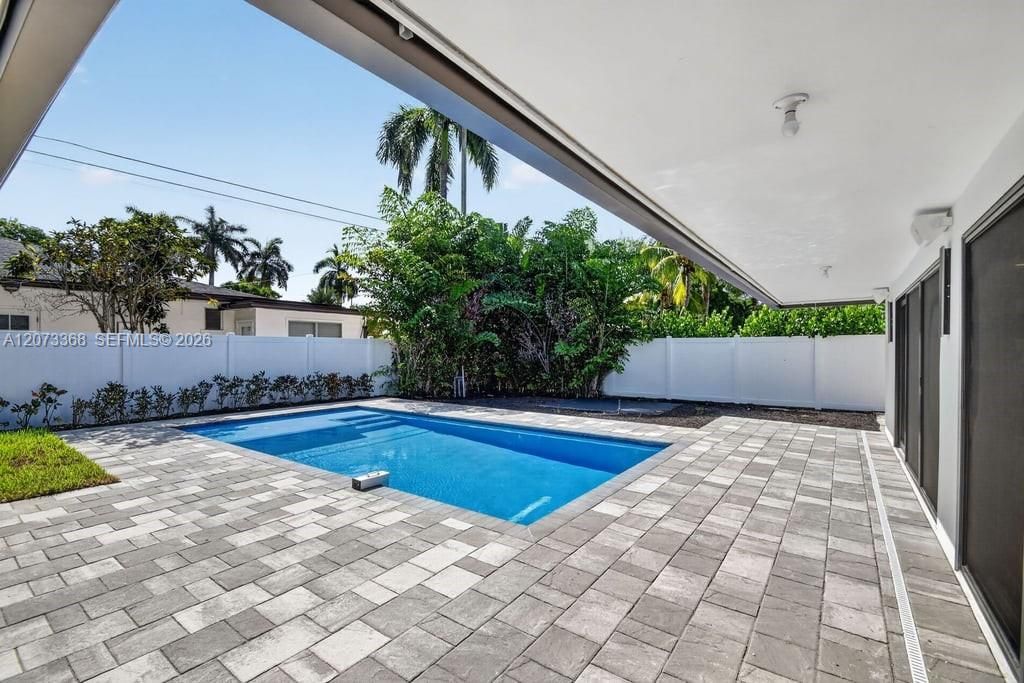 En Venta: $1,747,800 (3 camas, 3 baños, 2099 Pies cuadrados)
