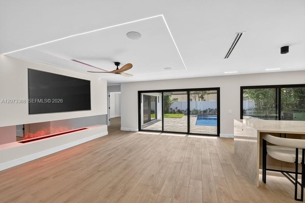 En Venta: $1,747,800 (3 camas, 3 baños, 2099 Pies cuadrados)