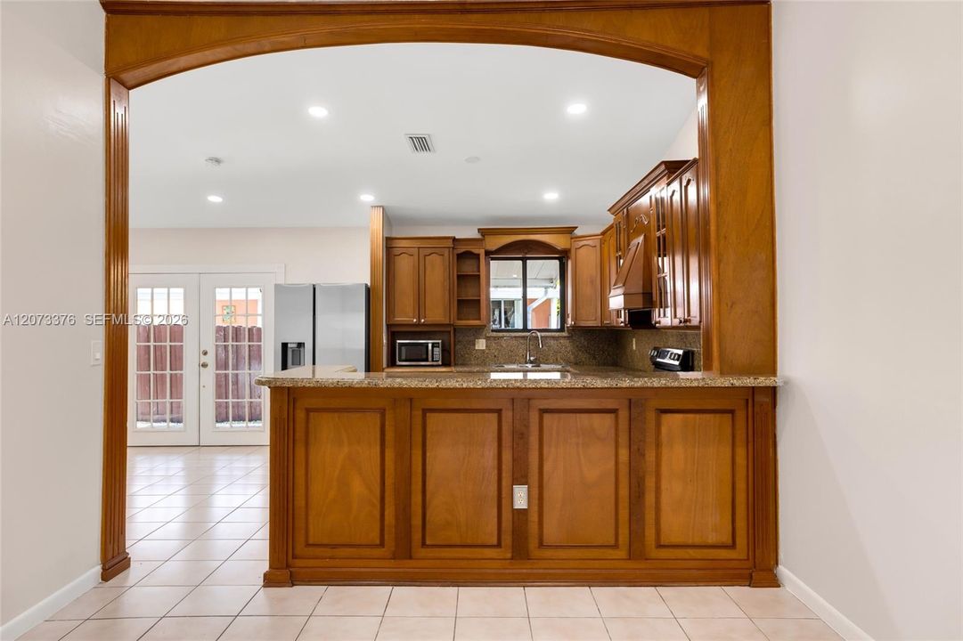 For Rent: $3,300 (3 beds, 2 baths, 1367 Square Feet)