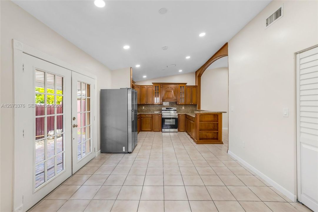 For Rent: $3,300 (3 beds, 2 baths, 1367 Square Feet)